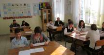 Stire din Cultură-Educație : Elevii de clasa a VI-a intră  în examen