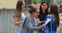 Stire din Cultură-Educație : Evaluarea Națională a început cu dreptul: "Ne-am scos cu româna! Mai ușor decât la simulare!"