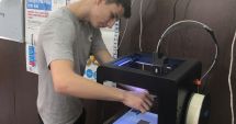 Stire din Cultură-Educație : Elevii de la Colegiul Național "Mihai Eminescu" printează viitorul în 3D