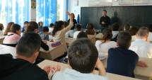 Stire din Cultură-Educație : Elevii din Murfatlar învață un alt stil de viață