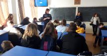 Stire din Cultură-Educație : Elevii Liceului de Marină, vizitați de polițiști