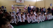 Stire din Cultură-Educație : Elevii din Năvodari sărbătoresc  Ziua Dobrogei cu dansuri  și cântece tradiționale
