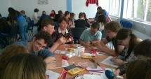 Stire din Cultură-Educație : Elevii și profesorii din Medgidia dansează la Balul Primăverii