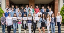 Stire din Cultură-Educație : Elevii vor să știe... "Încotro!  Ai nevoie  de o busolă?"
