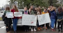 Stire din Cultură-Educație : Elevii constănțeni reiau protestele. "Președintele Consiliului Județean ne-a mințit!"