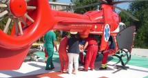 Stire din Eveniment : Copil transportat cu avionul în Capitală, după ce a căzut într-o oală cu apă fiartă