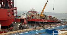 Stire din Eveniment : Ceața și vântul pun piedici ranfluării navei răsturnate în portul Midia