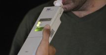 Stire din Actualitate : Un șofer a fost prins de două ori beat la volan în aceeași seară. Bărbatul avea o alcoolemie imensă