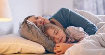 Stire din Sănătate : Este benefic sau nu să dormiți împreună cu copilul?