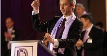 Stire din Politică-Administrație : "E timpul ca România să aibă un președinte ziarist"