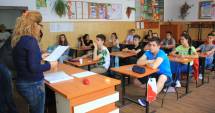 Stire din Cultură-Educație : Când intră elevii de-a VIII-a în examene