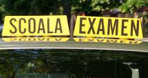 Stire din Eveniment : Accident la examenul auto. O femeie a lovit o maşină şi un instructor în doar câteva secunde