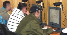 Stire din Eveniment : Bulversat de întrebările pentru permisul auto, un tânăr și-a sunat un prieten în timpul examenului