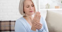Stire din Sănătate : Pielea uscată și exfoliată de pe degete: cauze și soluții eficiente