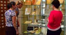 Stire din Cultură-Educație : Expoziție de poeți, la Biblioteca Județeană