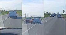 Stire din Eveniment : Şofer inconştient surprins conducând haotic pe șosea. O cameră de bord a filmat cum distruge, în mers, oglinda altei mașini