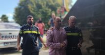 Stire din Eveniment : Fostul profesor care a trimis mesaje sexuale elevilor va rămâne după gratii