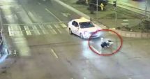 Stire din Eveniment : SCENE ȘOCANTE! Adolescentă de 16 ani, spulberată de un taxi pe o trecere de pietoni