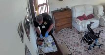 Asistent de pe ambulanţă, filmat în timp ce fură bani din casa unei femei care abia murise