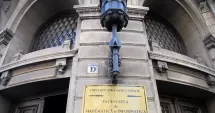 Stire din Actualitate : Fost magistrat cere în instanță actele de studii ale lui Nicușor Dan