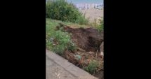 Stire din Eveniment : „A plecat malul falezei!”. Tot din categoria dezastrelor de după ploile abundente
