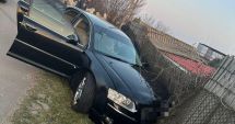 Stire din Eveniment : Conducea fără permis un autoturism neînmatriculat. La semnalele polițiștilor, a intrat într-un gard