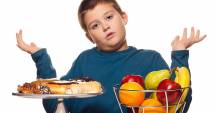Stire din Sănătate : Fără dulciuri, chips-uri și alimente care îngrașă, pentru copiii supraponderali