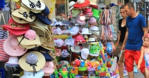 Stire din Social : Fără tarabe și ponei, pe falezele din Constanța și Mamaia