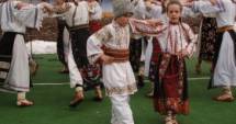 Stire din Cultură-Educație : Festivalul "Dor de cântec românesc", la a X-a ediție