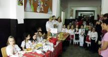 Stire din Cultură-Educație : Festivalul plăcintelor,  la Școala "Nicolae Tonitza"