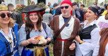 Stire din Cultură-Educație : Românii s-au strâns în acest weekend la "Festivalul parastasului piraților nepomeniți"