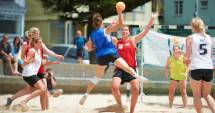 Stire din Sport : Stațiunea Mamaia, gazda Festivalului de handbal pe plajă
