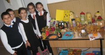 Stire din Cultură-Educație : "Festivalul Toamnei", motiv de joacă pentru școlarii din Valu lui Traian