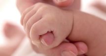 Stire din Social : Fetița din Botoșani care cântărea doar 6 kg la 12 ani a murit