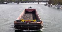 Stire din Economie : Fiscul vinde două barje și o flotilă de autoturisme la preț de chilipir