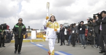 Stire din Sport : Flacăra Olimpică a sosit în Coreea de Sud. Cine este prima purtătoare a torței