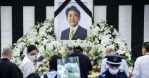 Stire din Actualitate : Flori, rugăciuni şi salve de tun, la funeraliile de stat pentru fostul premier nipon Shinzo Abe