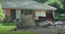 Stire din Actualitate : VIDEO ȘOCANT! Case înghițite complet de un crater uriaș