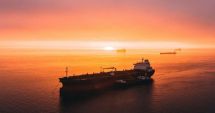 Stire din Economie : Flota comercială a României, acum 20 de ani.  O penalizare record: Petromin - în prag de faliment