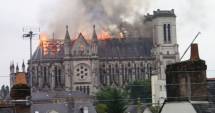Stire din Actualitate : O basilică istorică din Franța a fost mistuită de flăcări