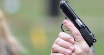 Stire din Eveniment : Focuri de armă pentru prinderea unor puști plecați la furat