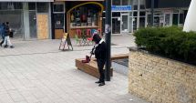 Stire din Social : Artiștii stradali și cerșetorii și-au luat "viză" în centrul Constanței. Dacă tot s-a modernizat!