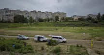 Stire din Social : Lecție de civism la Constanța. Voluntarii încearcă să readucă la viață terenul de rugby Badea Cârțan