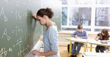 Stire din Cultură-Educație : "Decât salariu de necalificat, mai bine vând chiloți în mall"