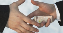 Stire din Eveniment : Mită dată în sediul Poliției,  la Hârșova. Prinsă în flagrant  când oferea 100 de euro polițiștilor