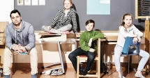 Stire din Cultură-Educație : Debandada din învățământ. "Băgăm bani în găuri negre!"