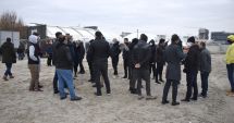 Stire din Social : Scandal pe plajă. Lucrările de înnisipare din Mamaia, ţinute pe loc de patronii de beach-baruri