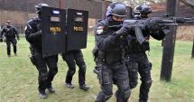 Stire din Eveniment : Mai știu polițiștii să țină pistolul în mână? Dar să-l folosească?