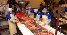Stire din Actualitate : Criza forţei de muncă afectează industria alimentară din Marea Britanie