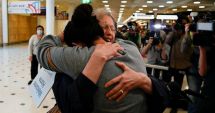 Stire din Actualitate : Australienii au luat cu asalt aeroportul din Sydney după ce ţara a fost închisă aproape doi ani